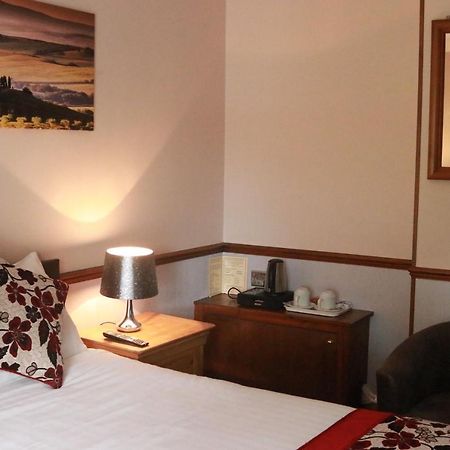 Lion And Fiddle Hotel Trowbridge Luaran gambar