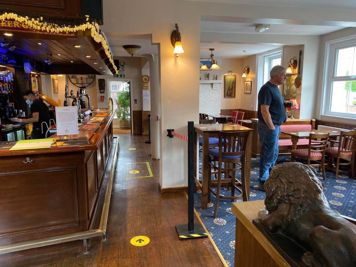 Lion And Fiddle Hotel Trowbridge Luaran gambar