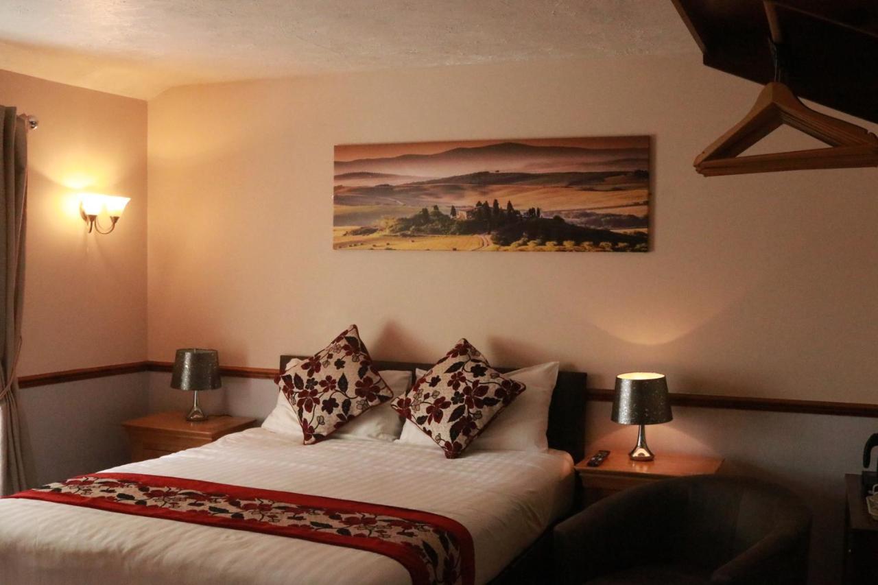 Lion And Fiddle Hotel Trowbridge Luaran gambar