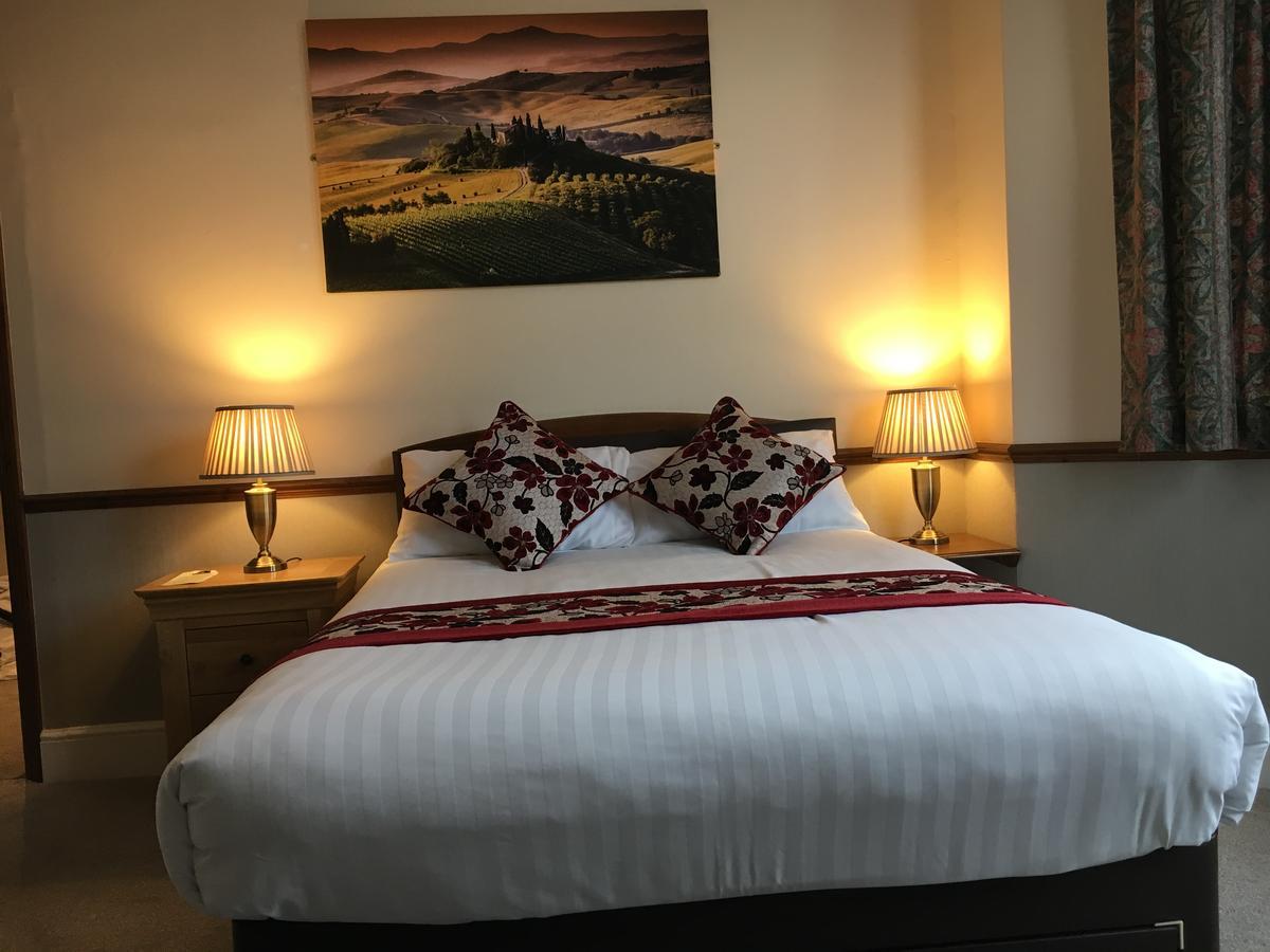 Lion And Fiddle Hotel Trowbridge Luaran gambar